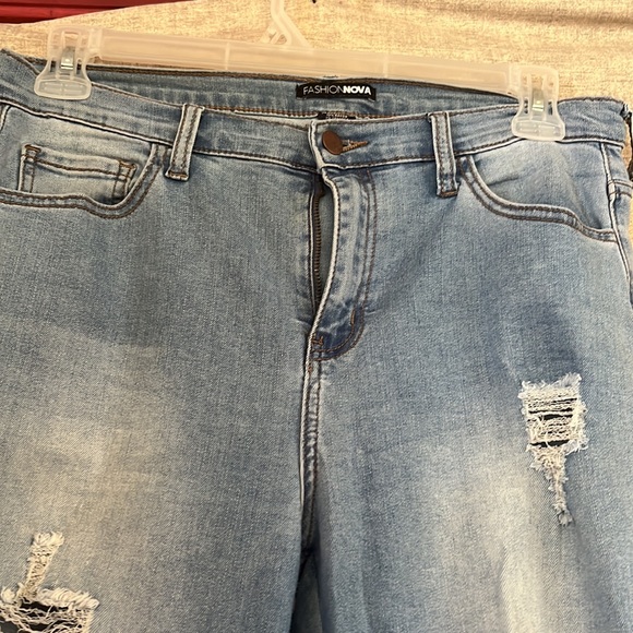 Fashion Nova distressed jeans size 13 - Picture 3 of 5